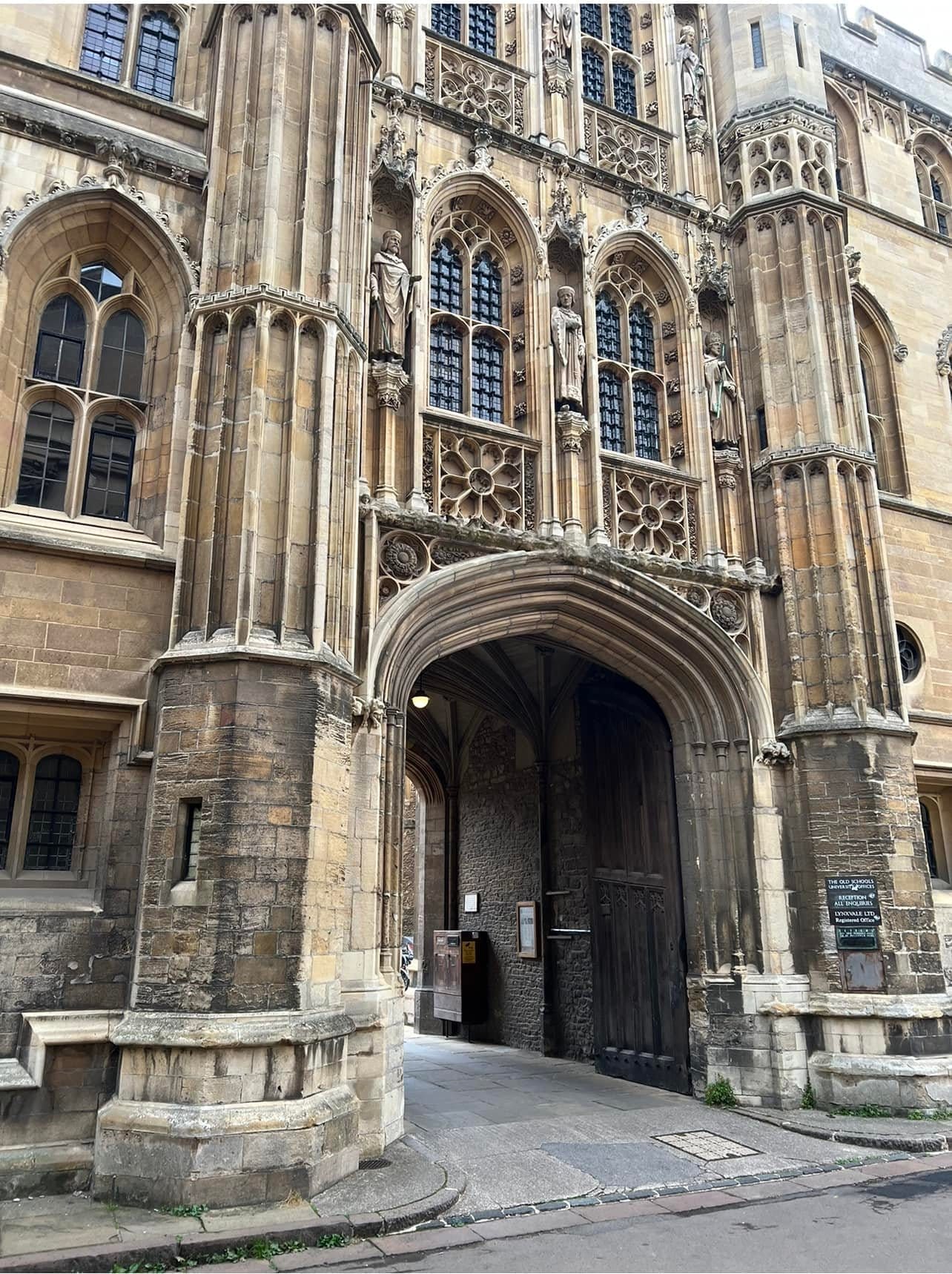 Đại học Cambridge  05:05am of 31 Aug 23