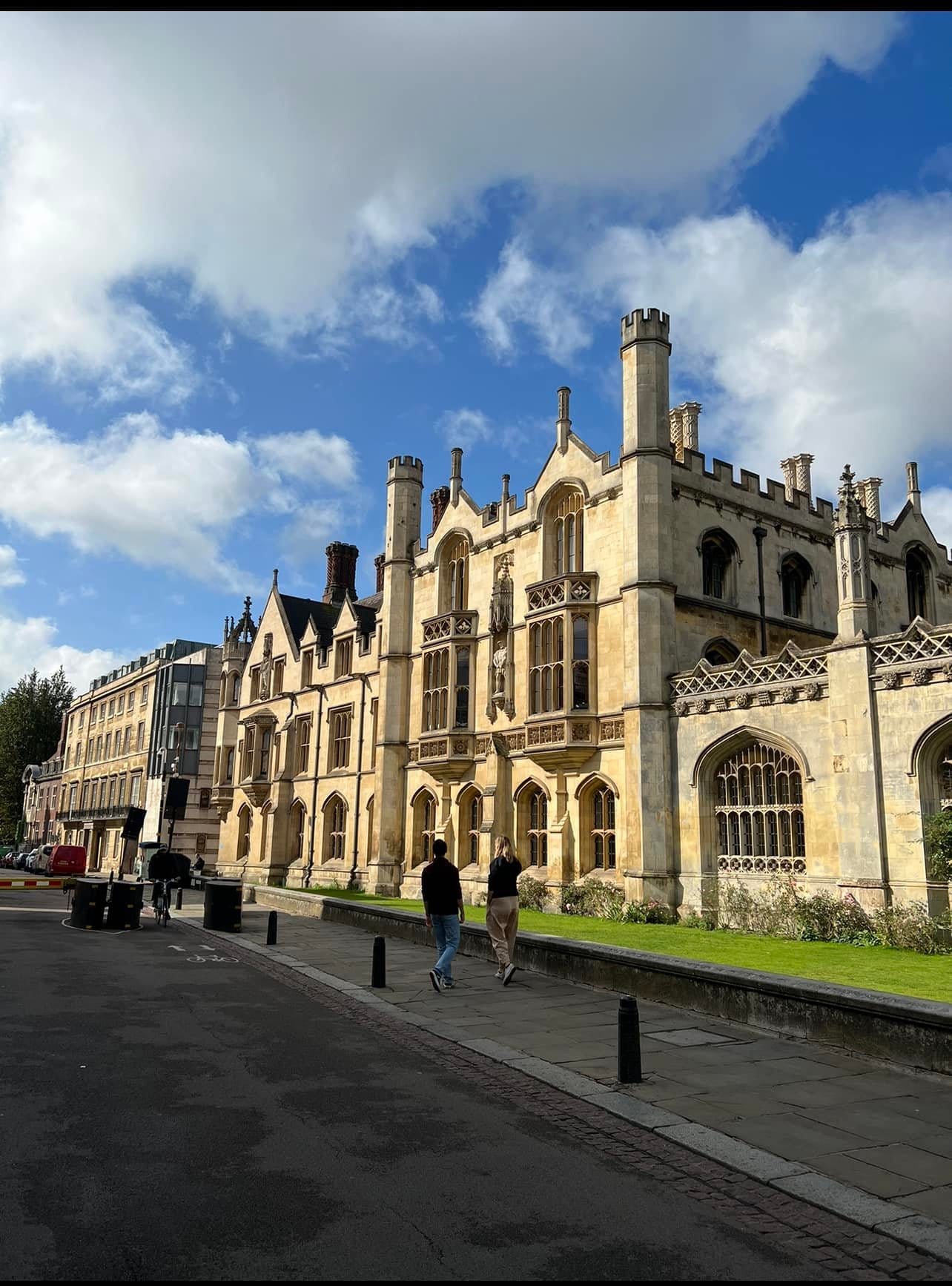 Đại học Cambridge  05:05am of 31 Aug 23